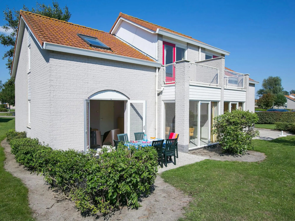 Beachside Bungalow Near Beach