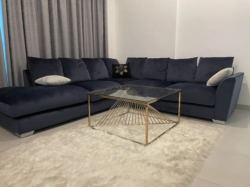 Luxurious and Spacious One-bedroom Apartment in the Heart of Dubai