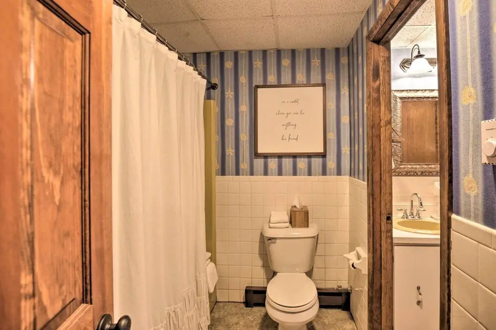 Glen Condo w/ Mountain Views: Walk to Story Land