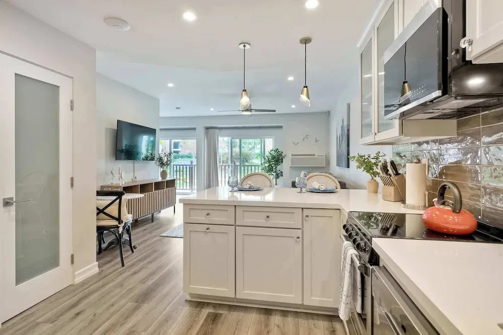 La Costa Comfort - Resort-style Living for 2