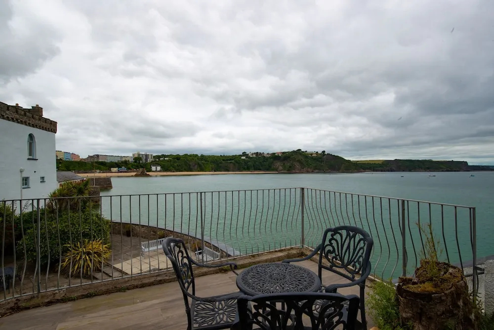 Laston Garden Apartment - Sea Views Large Terrace