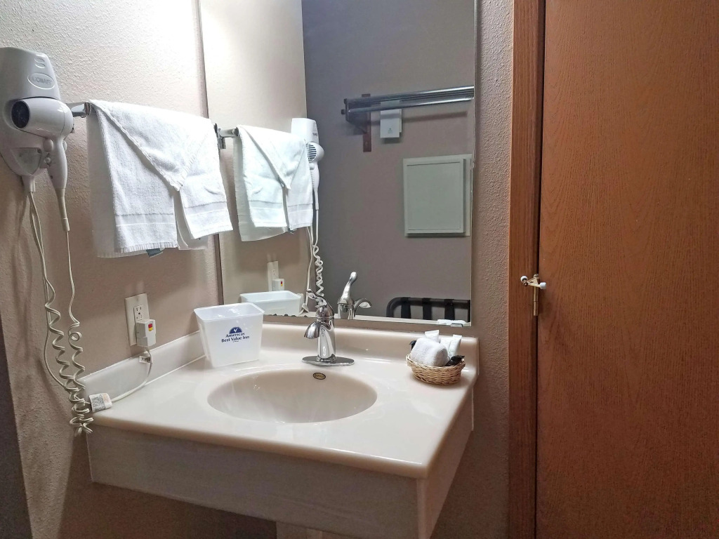 Americas Best Value Inn and Suites Bismarck