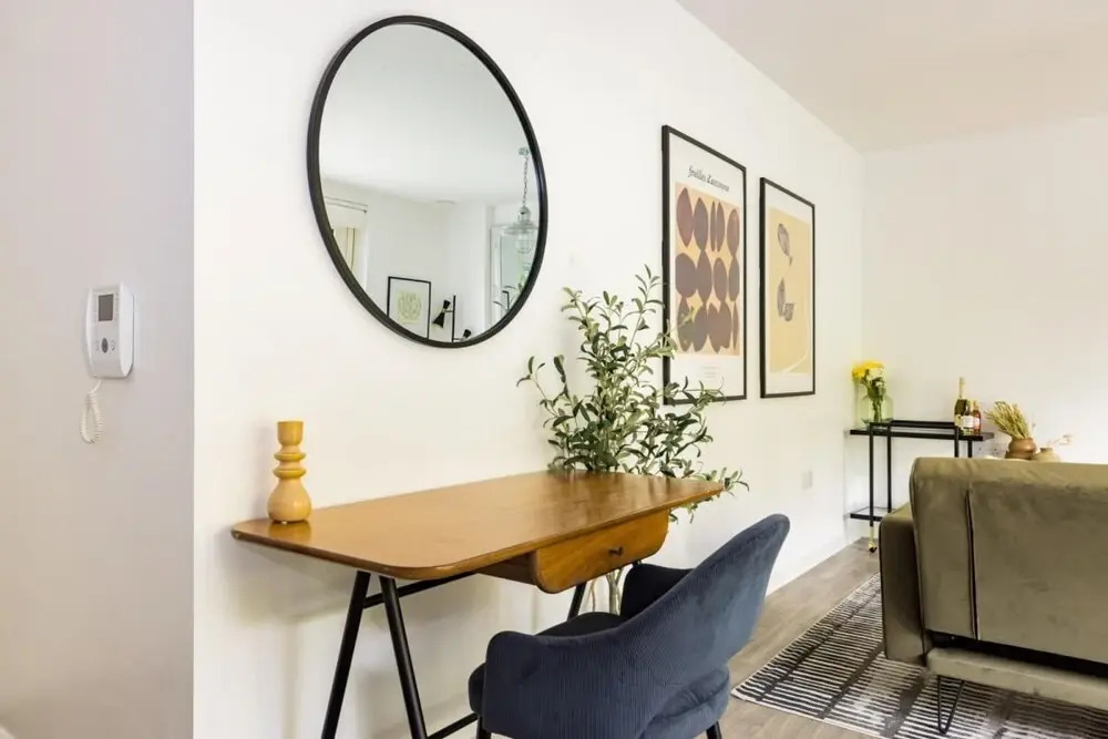 The London Retreat - Alluring 2bdr Flat With Balcony