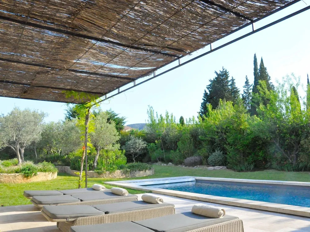 Mas in Eygalières with Heated Pool