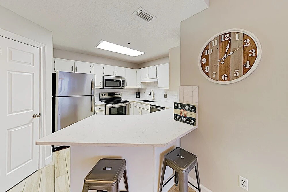 New Listing! All-suite Getaway W/ Pools & Hot Tub 2 Bedroom Condo
