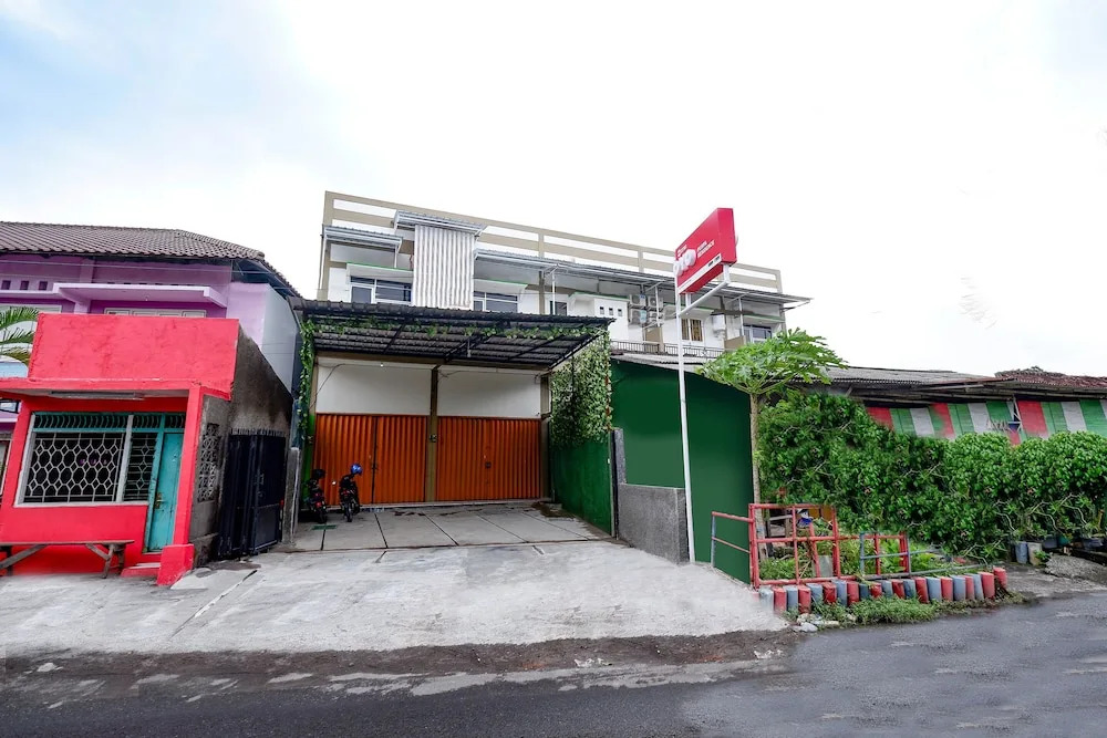 Puspa Residence by OYO Rooms