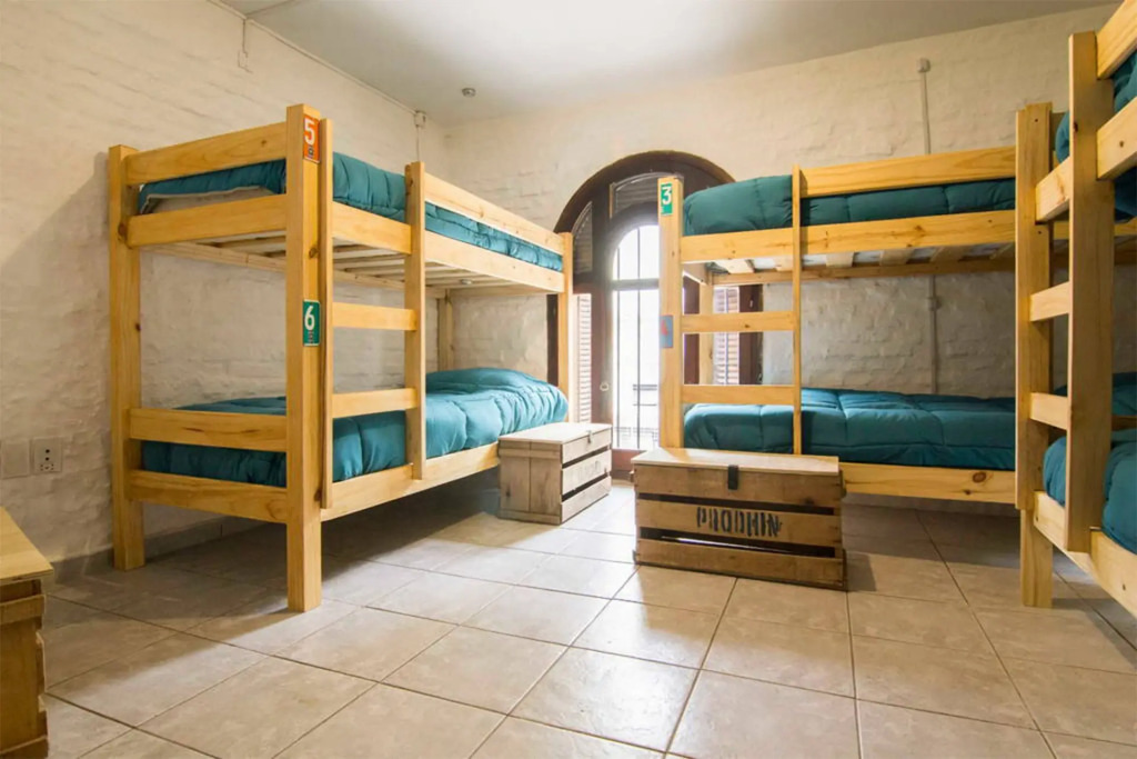 MedioMundo Hostel