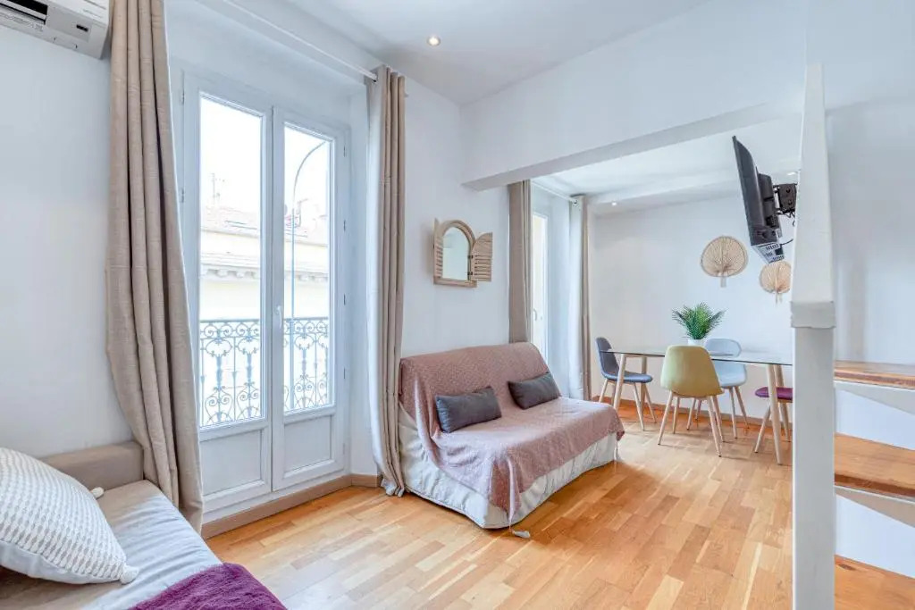 Massena Street - 1 Bdr Duplex with AC & Parking