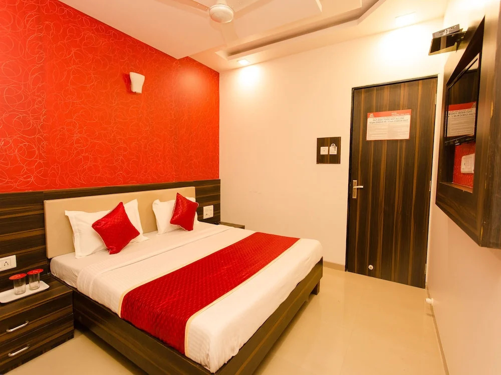 OYO 8759 Hotel Adore Palace