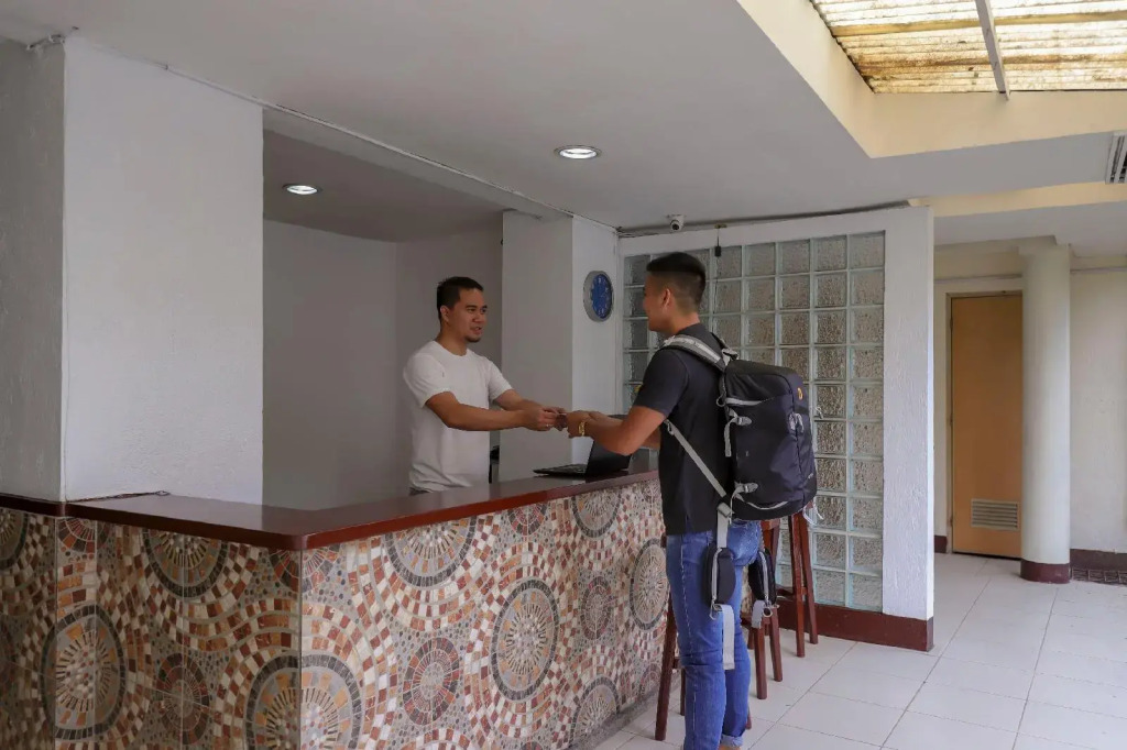 ZEN Rooms Basic 10th Ave Cubao