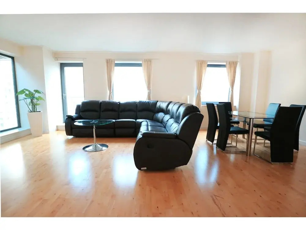 Breathtaking Modern Flat on the Dockside, Sleeps 6