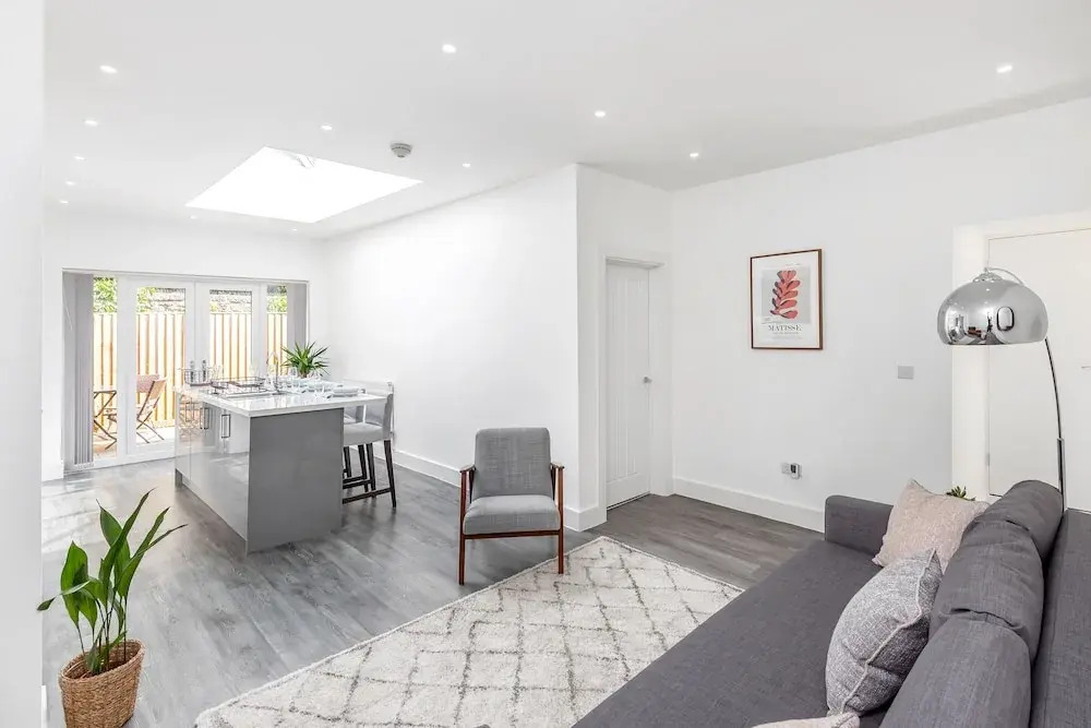 Beautiful Apartment in Central Neighbourhood