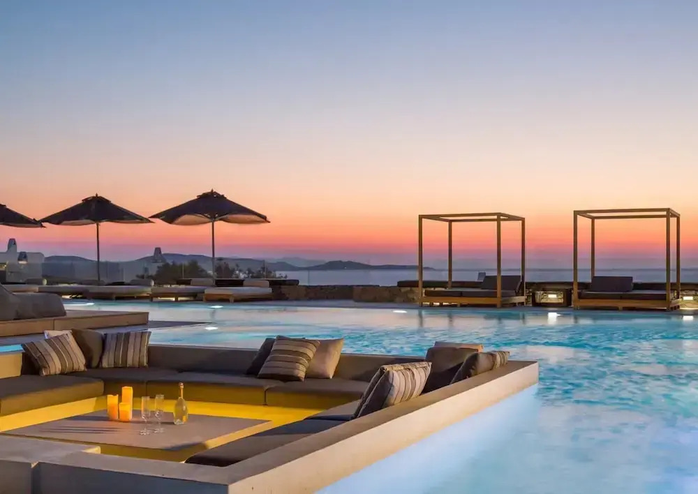 Villa With Resort Style Pool