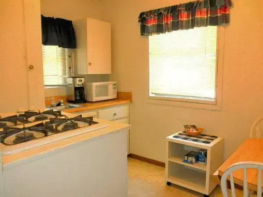 Cabins4Less - Cabin #11 Sleeps 2 to 4