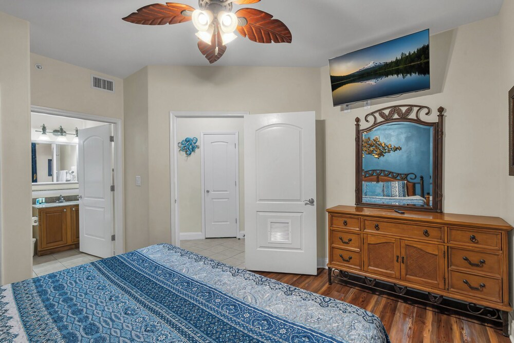 Luxury Condo w/ Huge Private Balcony on Lake Bryan