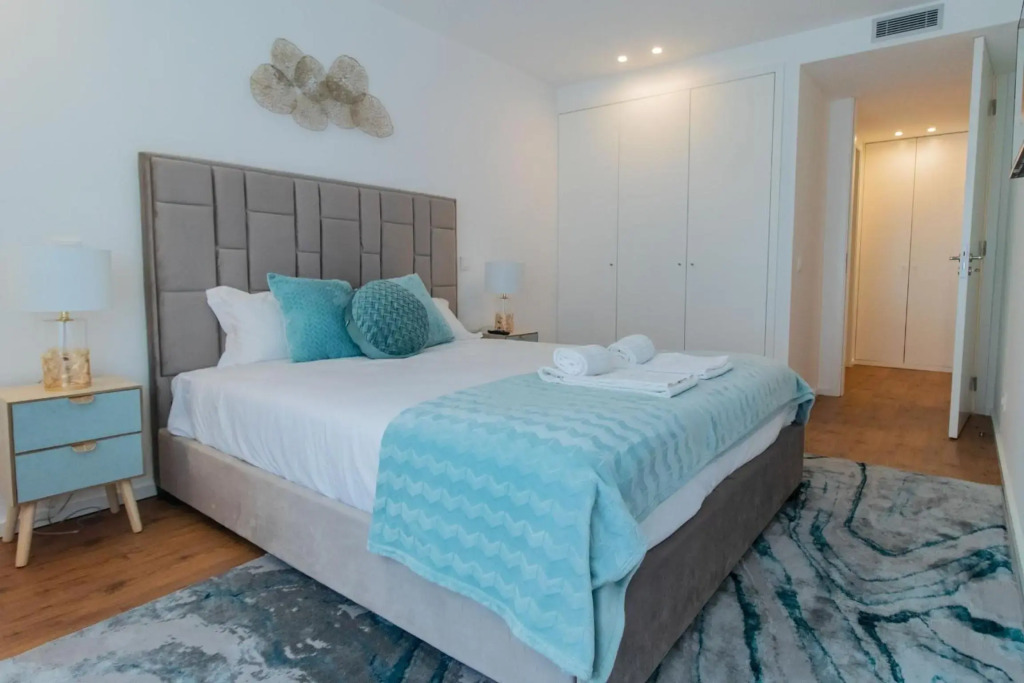 Stunning Apartment w/ Free Parking by LovelyStay
