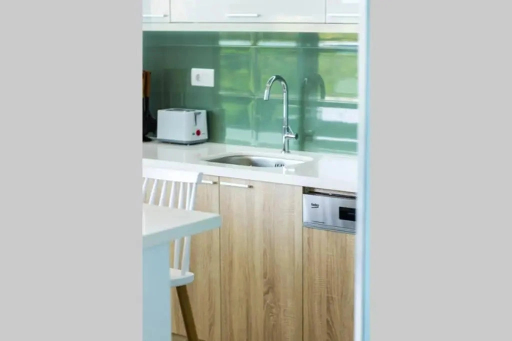 Adelhome - Sea view & walking distance to beach