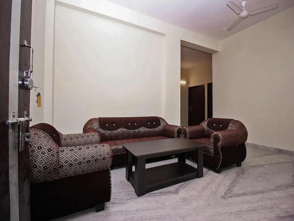 OYO Home 18790 Vibrant 2BHK