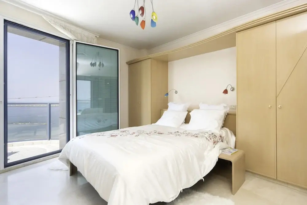 Luxurious 2BR w/ Panoramic Sea View by Sea N' Rent