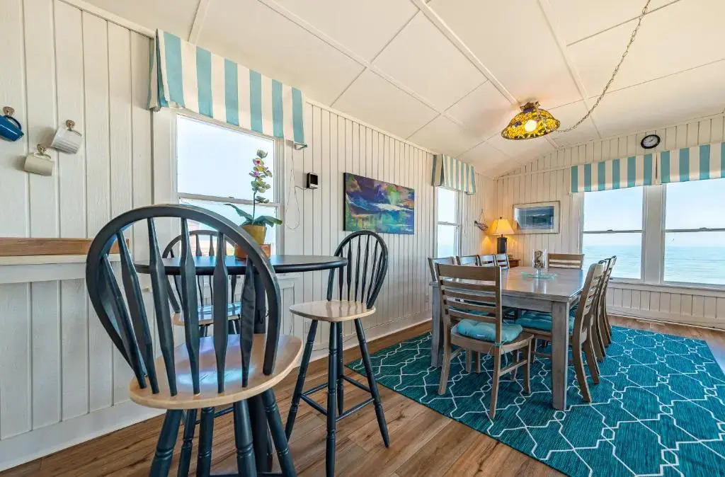 York - Duck, Carolina Dunes, Oceanfront, Ocean View, Hot Tub, Large Decks, Pets OK