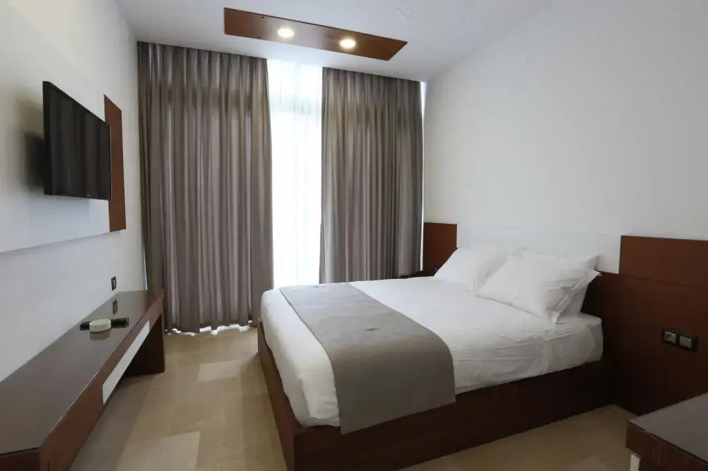 Carissa Otel