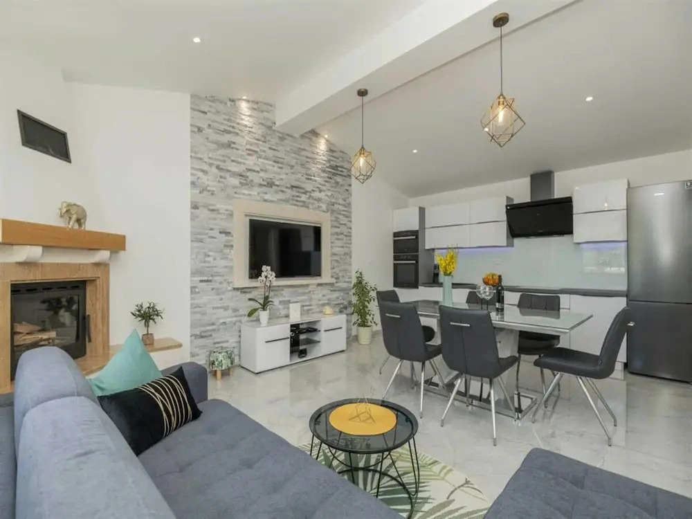 Tranquil Country Villa in Naklice