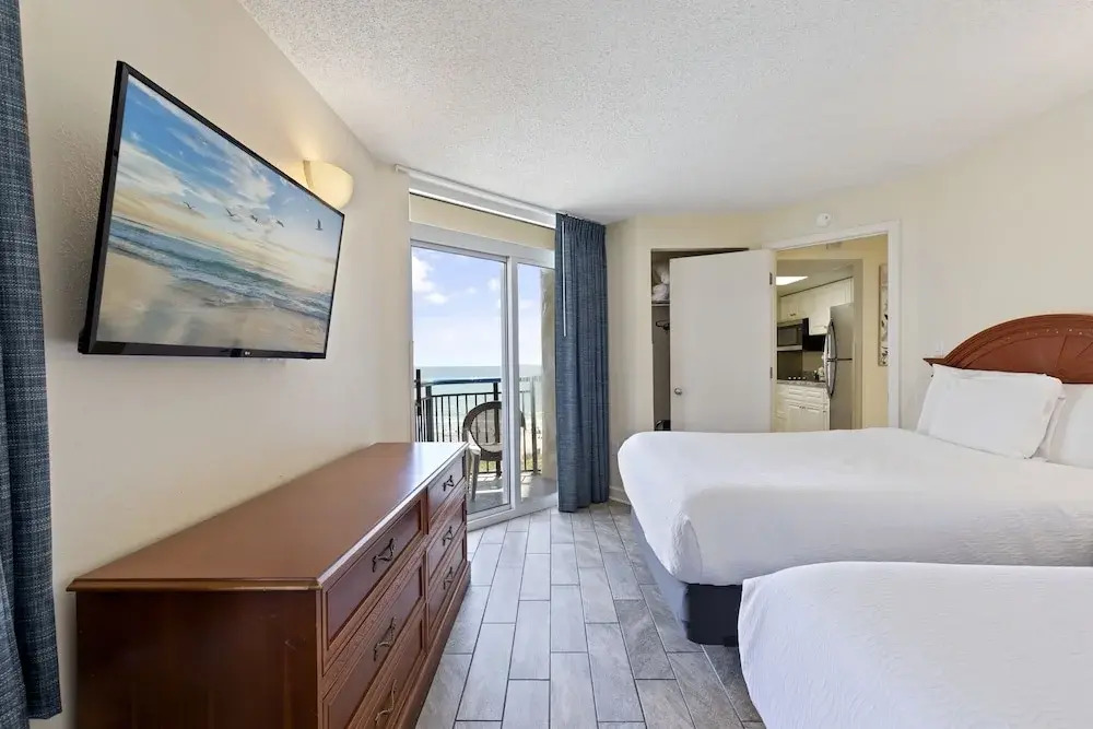 Spectacular Oceanfront Condo by Hosteeva