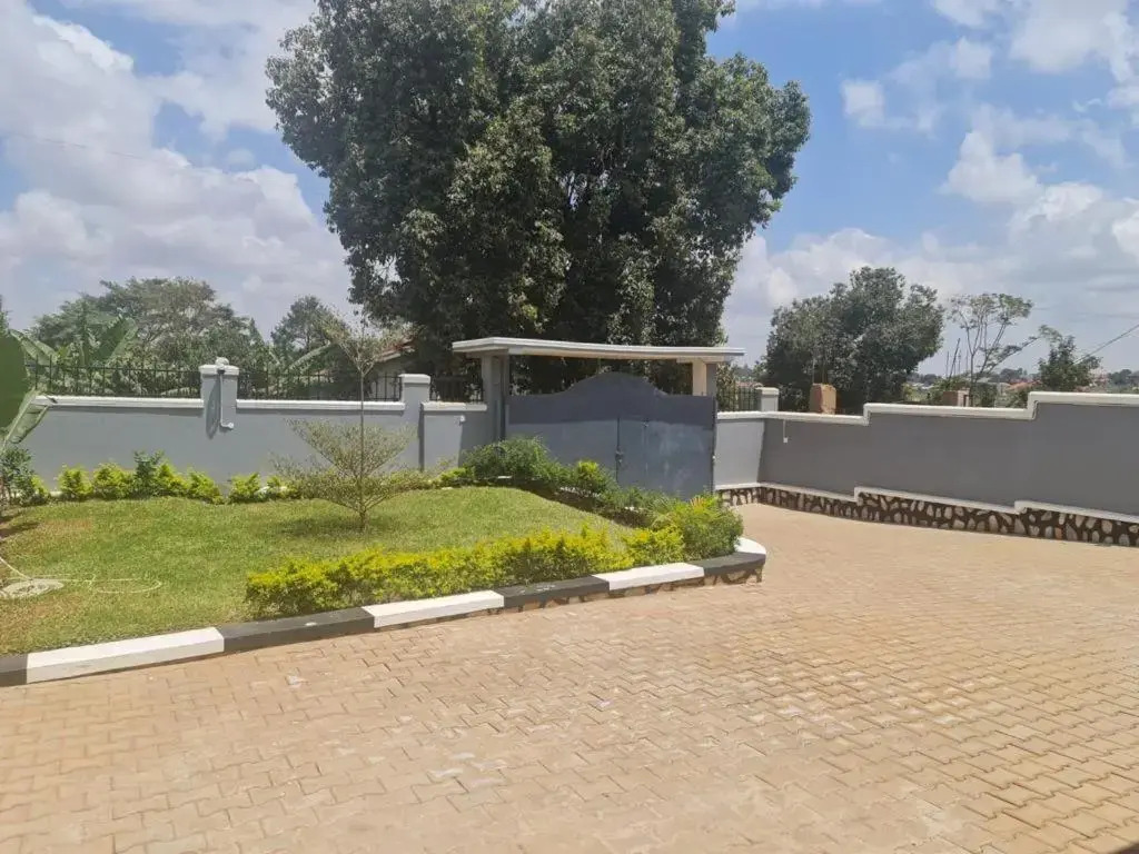 House - Sleeps 6 - Parking - Garden