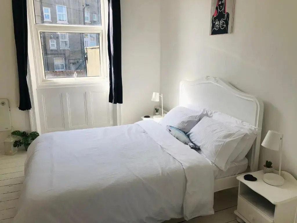 New! Seaside central Scarborough apartment