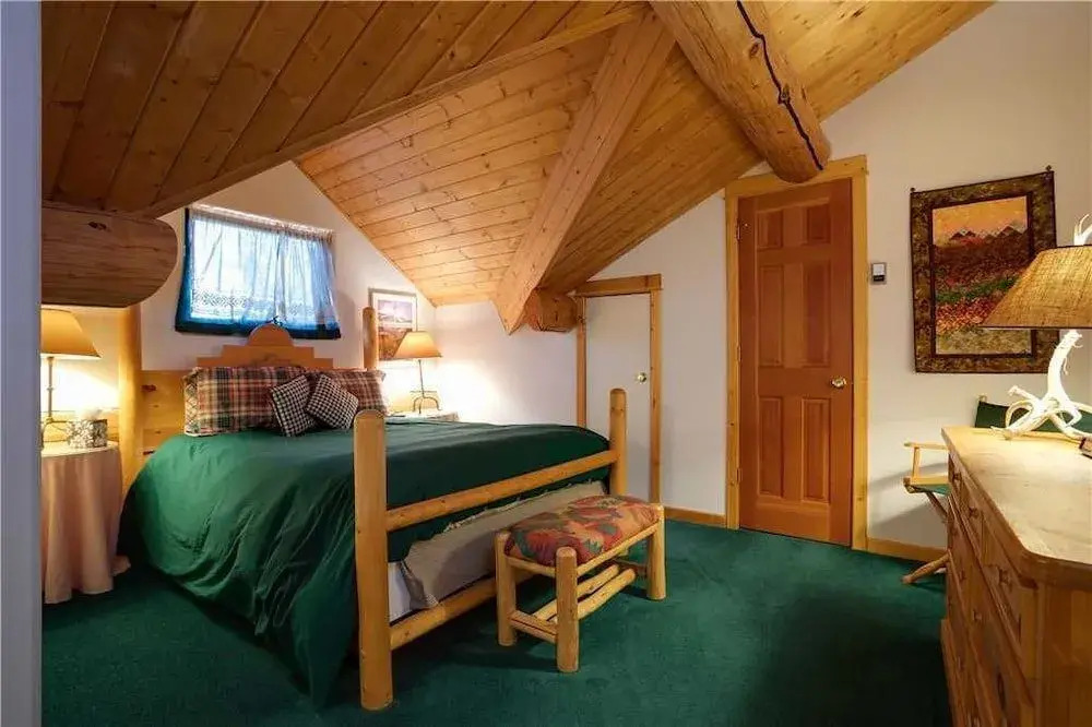 Links and Logs Chalet