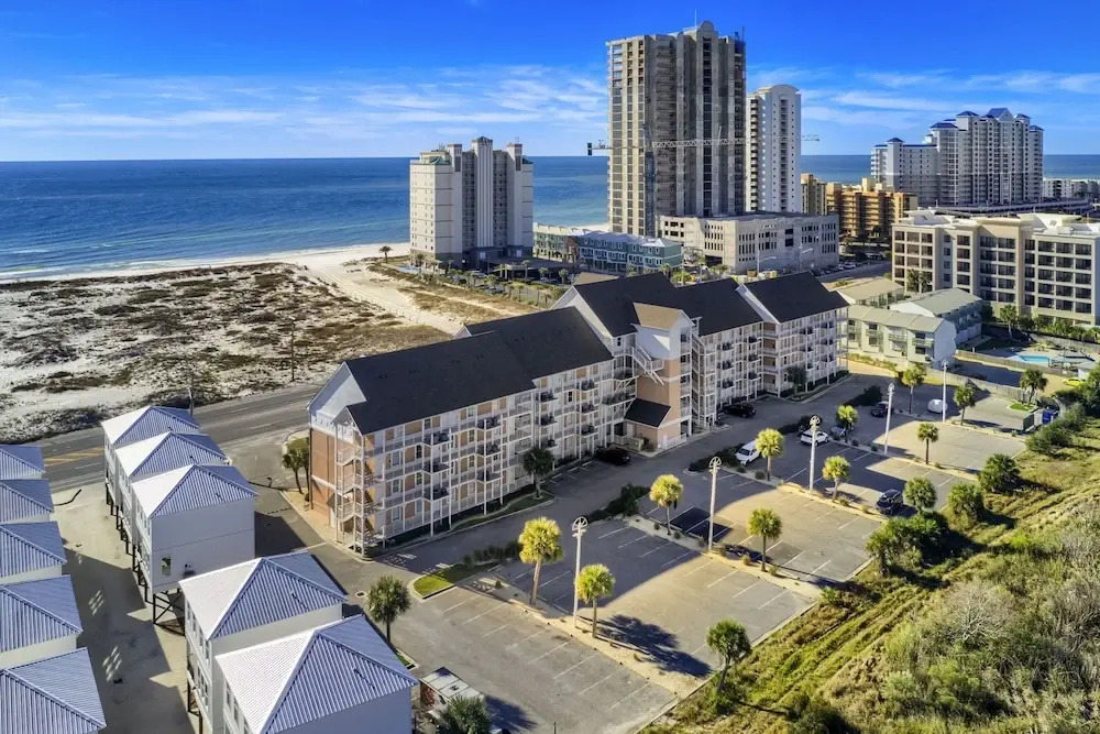 Whale of a Time Resort Home for 6, Walk to Beach