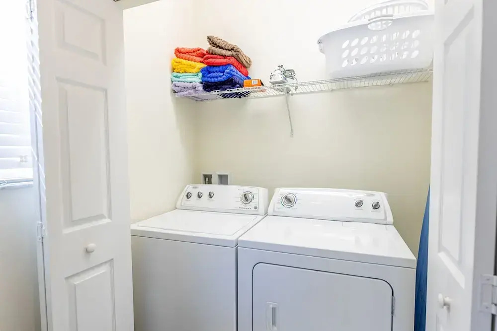 Fantastic 4br 3ba with Pvt Pool with Lake view near to Disney