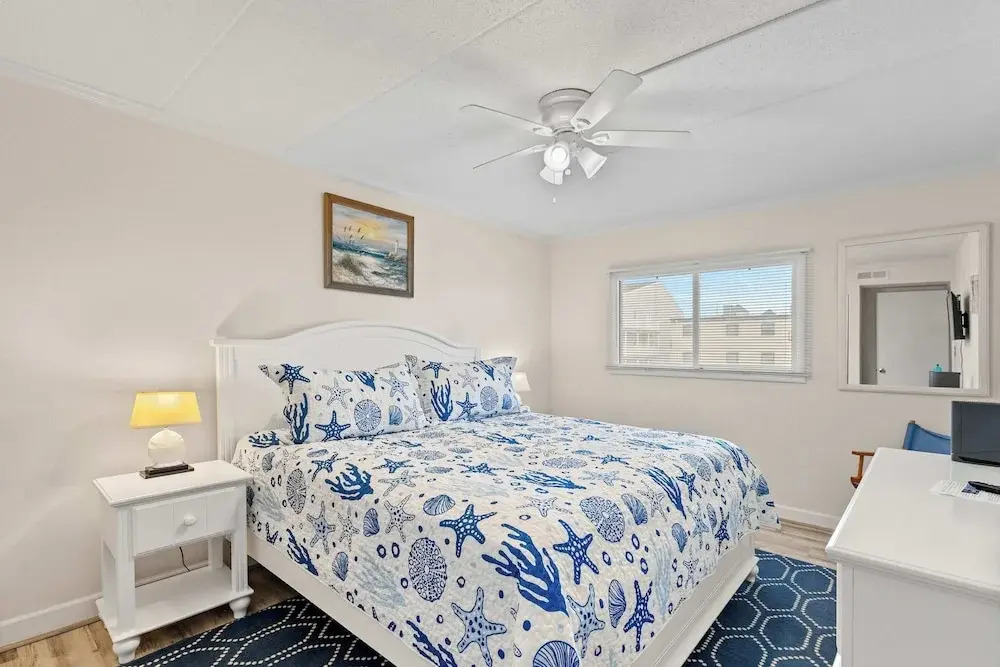 Salty Sands 4 208 2BR Ocean-block Condo, Balcony, Beach Gear & Parking