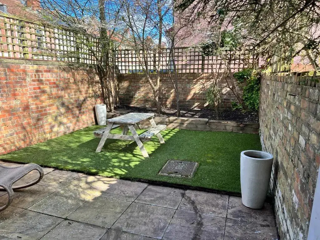 Spacious 3 bedroom house close to city centre
