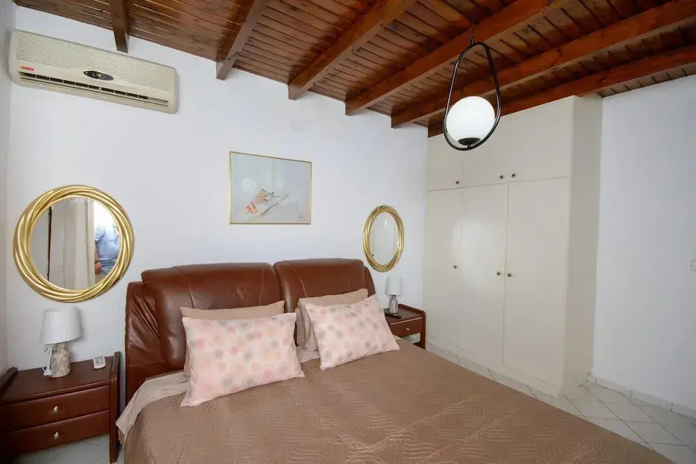 Ellis Holiday Home