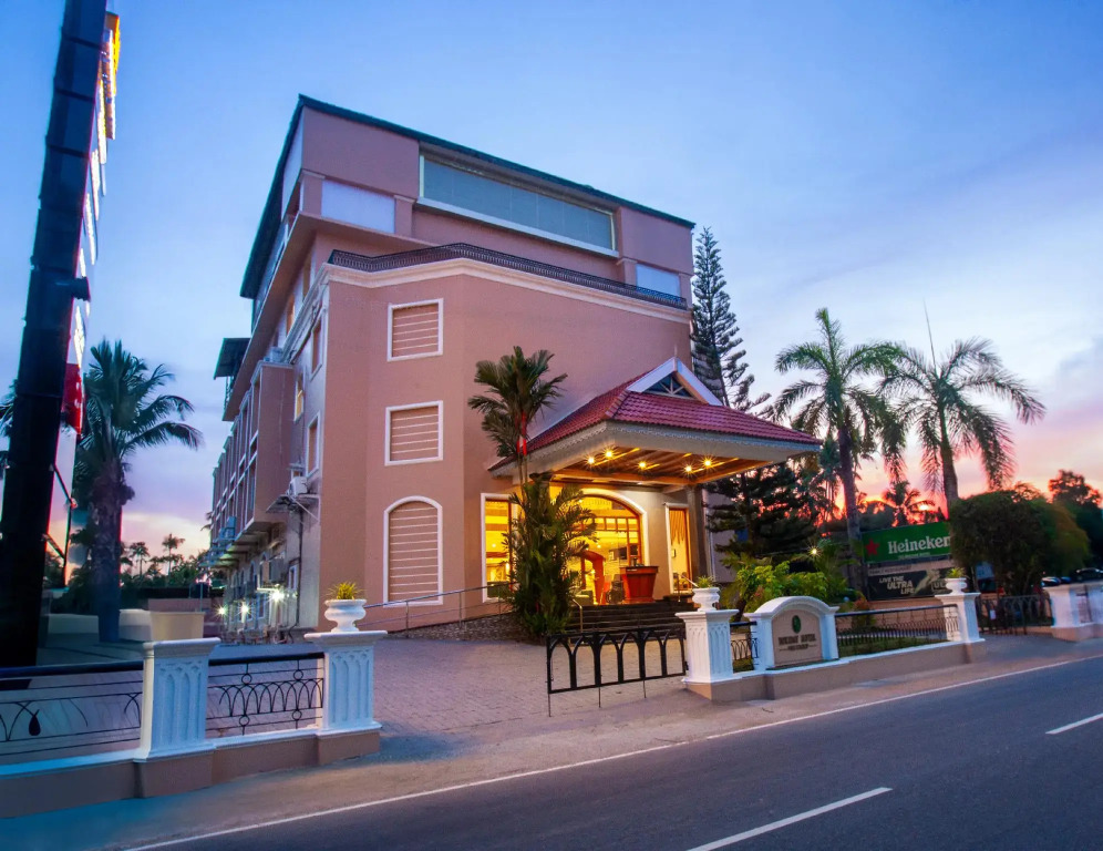 Holiday Hotel