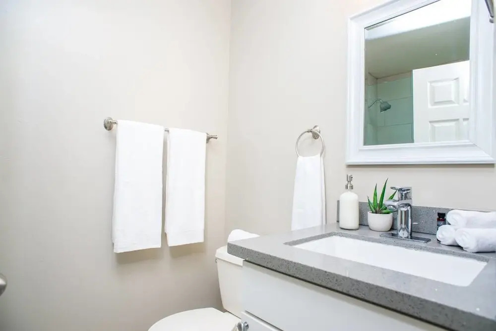 Modern 3br/3ba PB Home w/ Rooftop by Domio