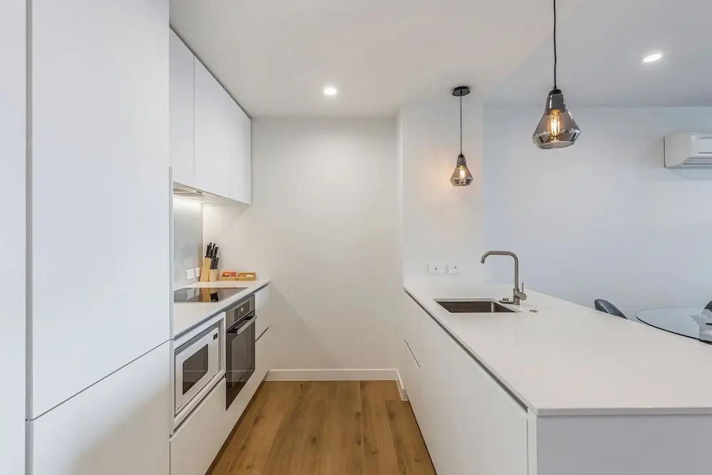 Stylish Apt+Balcony+Full Amenities Zodiak Stays