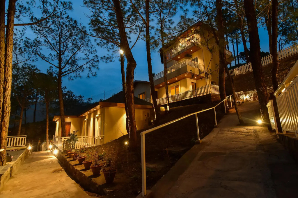 Jungle Lodge Resort & Spa