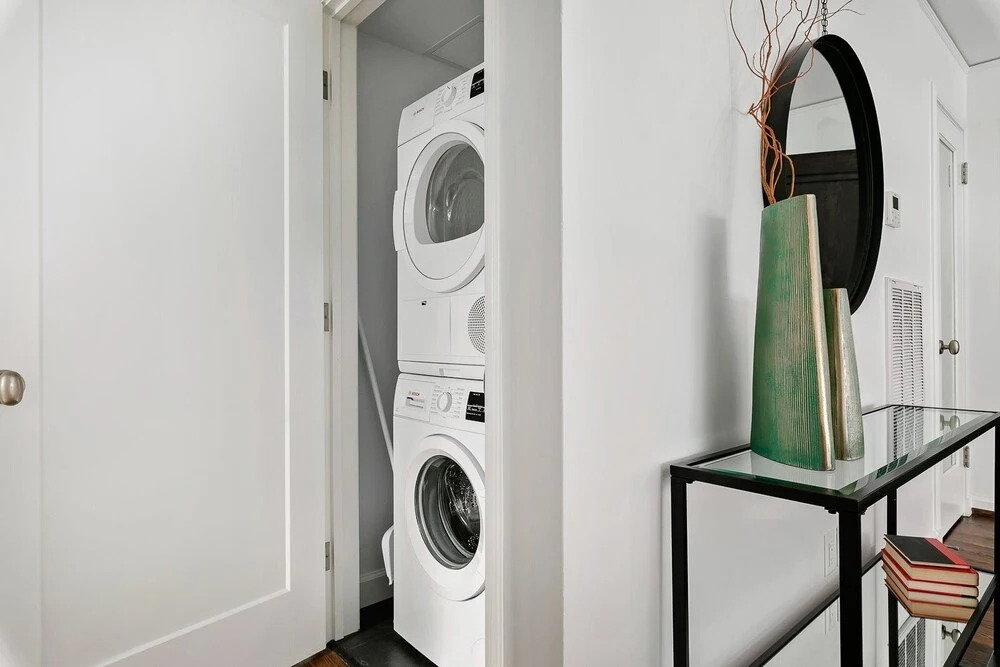 Luxury Contemporary Apartment With Peloton Bike
