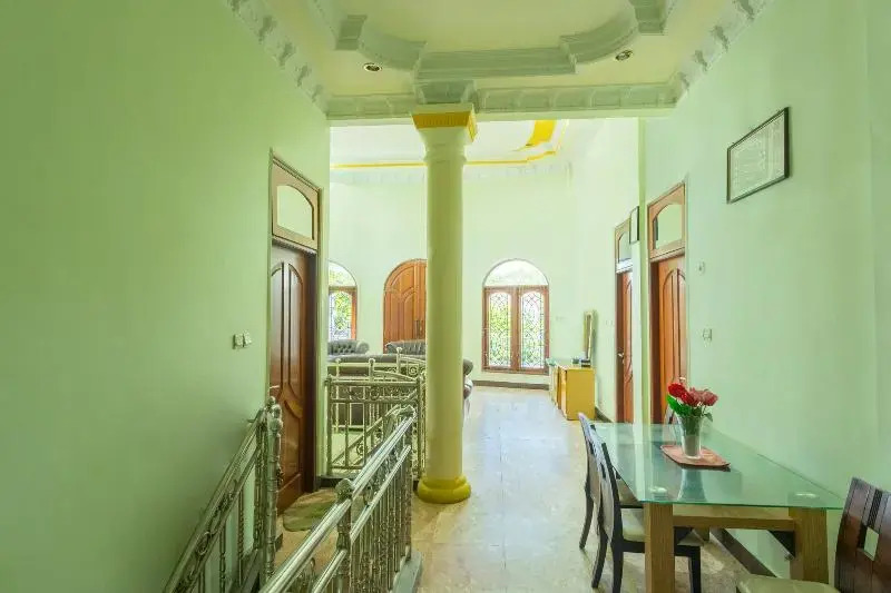 Senaz Guesthouse
