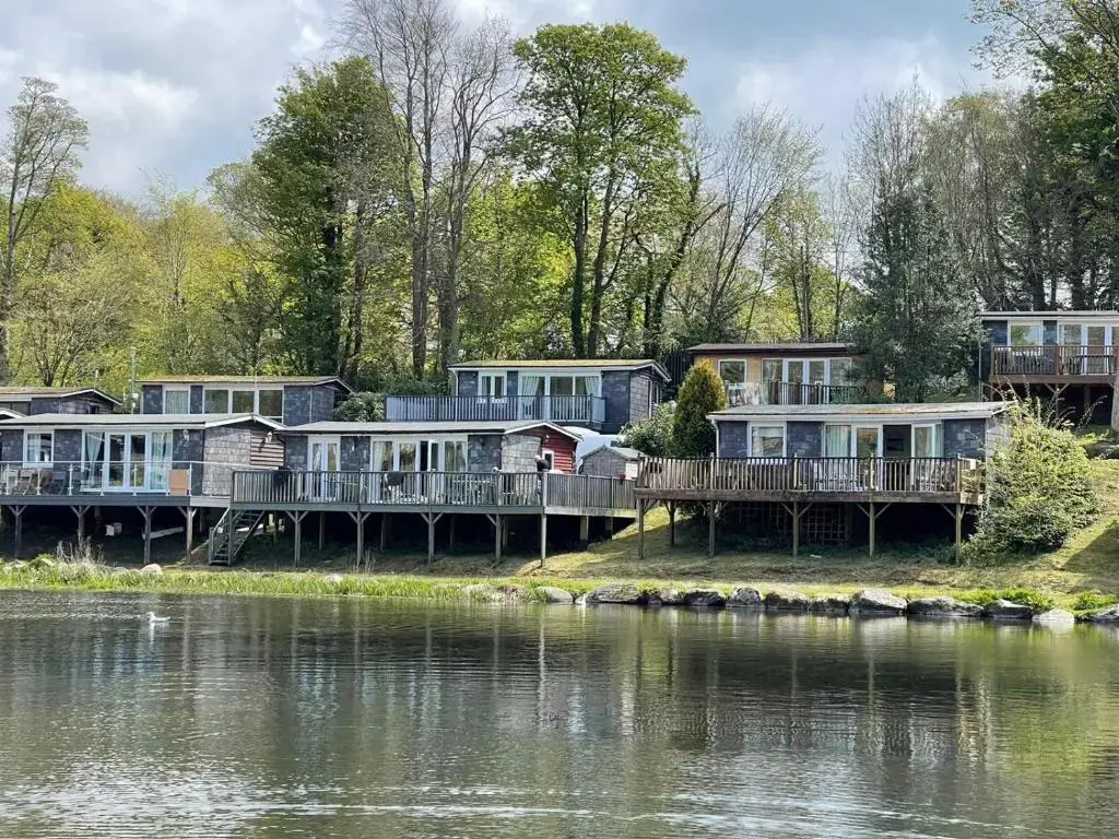 92 Lake View
