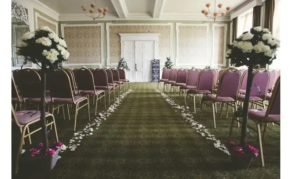 The Grand Burstin Hotel