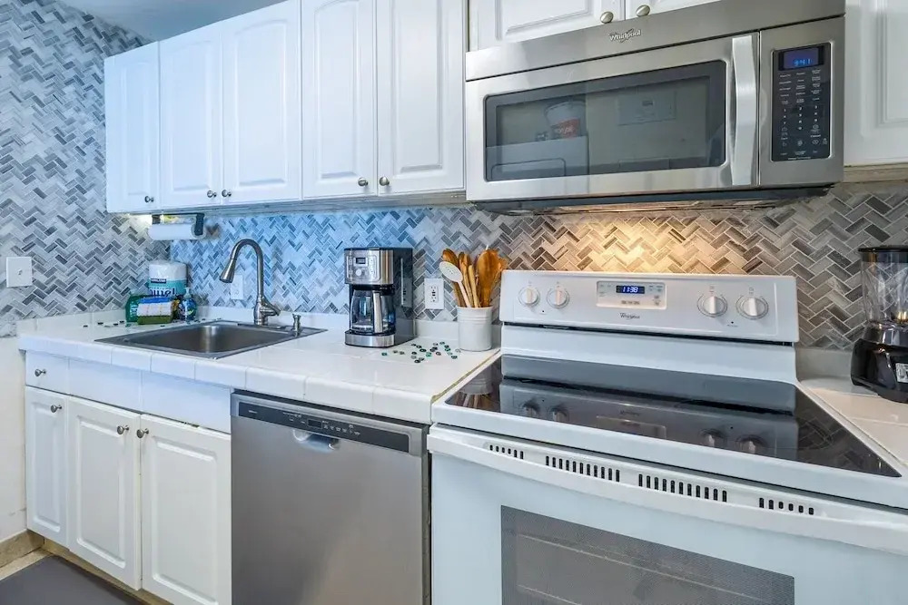 Valley Isle 1108b 2 Bedroom Condo by RedAwning