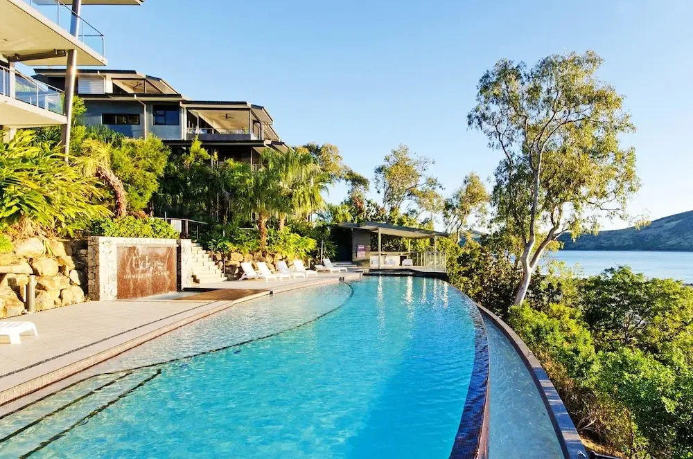 Villa 4 The Edge Oceanfront Deluxe 3 Bedroom Near Marina With Golf Bug
