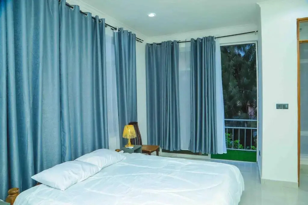A gorgeous 2 bedroom condo with a king size bed