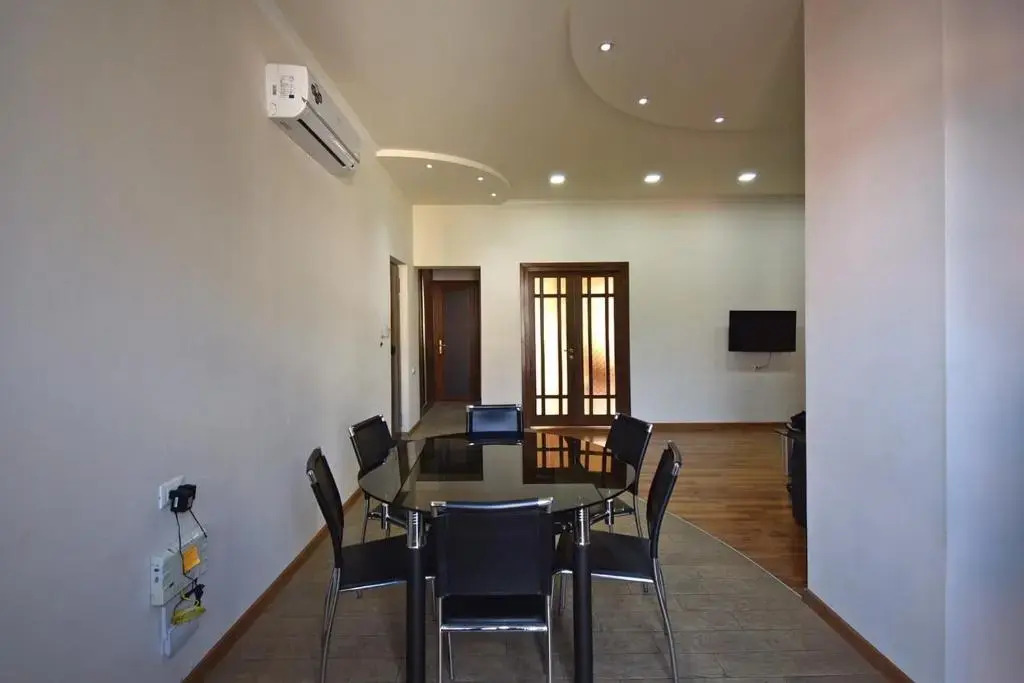 Tumanyan street, 3 bedrooms New Renovated apartment TM662