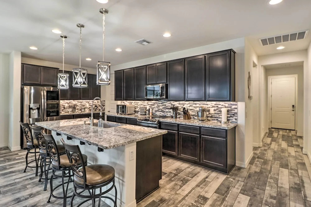 Heated Pool + Putting Green: Goodyear Retreat