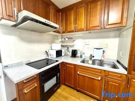 "Jiayi" 3-story building with elevator, 3 bedrooms, 2 bathrooms, 1 living room, 1 kitchen