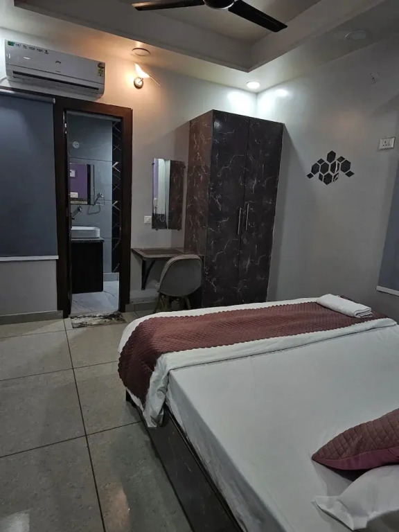 FabHotel Moonlit